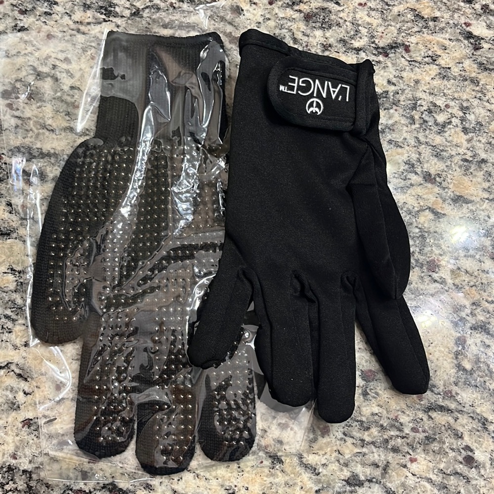 NWT- Heat Resistant Gloves